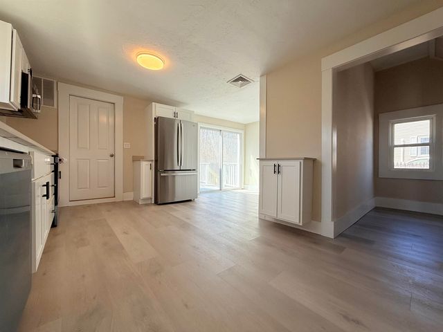8 Holman Street, Hillsborough, NH 03221
