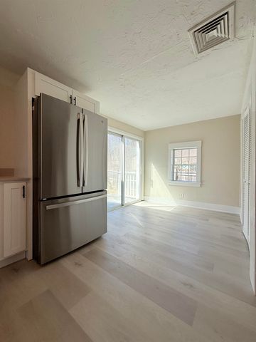 8 Holman Street, Hillsborough, NH 03221