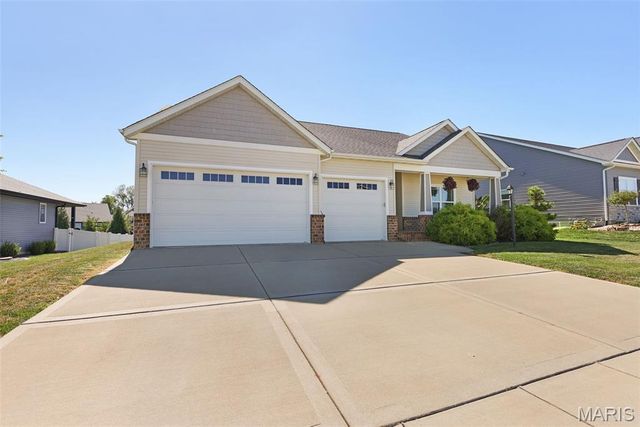 7104 Richmond Drive, Glen Carbon, IL 62034