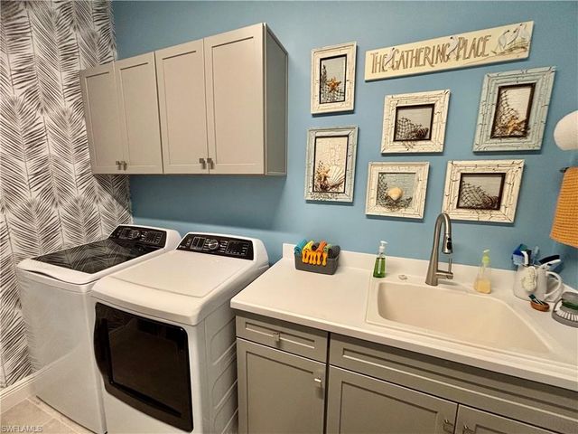 4058 Aquila PL, Naples, FL 34120