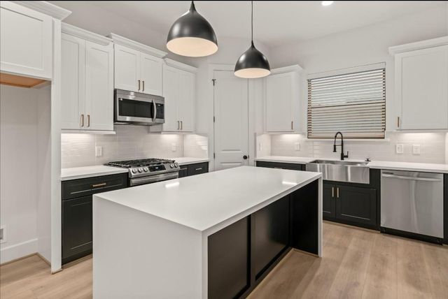 816 Curtin Street D, Houston, TX 77018