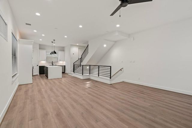 816 Curtin Street D, Houston, TX 77018