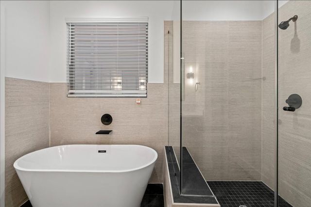 816 Curtin Street D, Houston, TX 77018