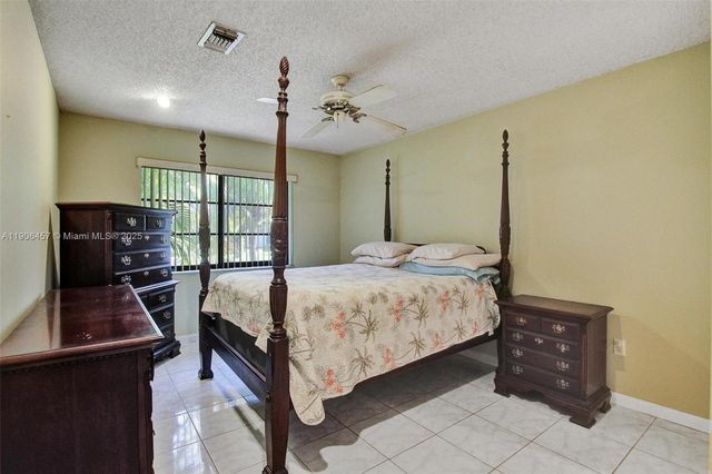 1590 NW 98th Ter, Pembroke Pines, FL 33024