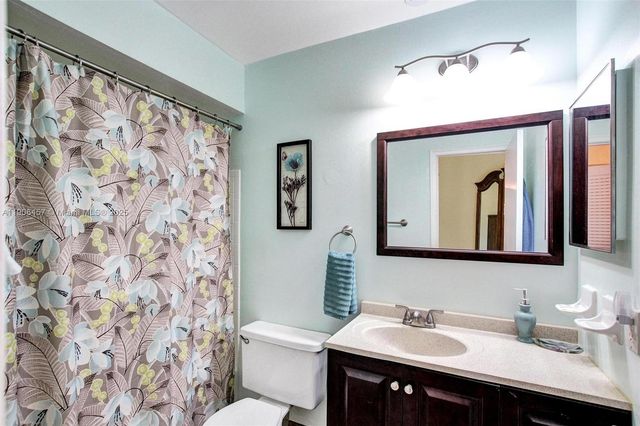 1590 NW 98th Ter, Pembroke Pines, FL 33024