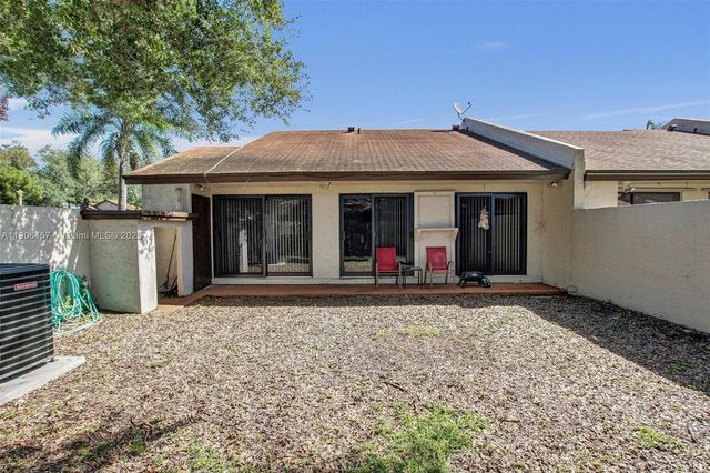 1590 NW 98th Ter, Pembroke Pines, FL 33024