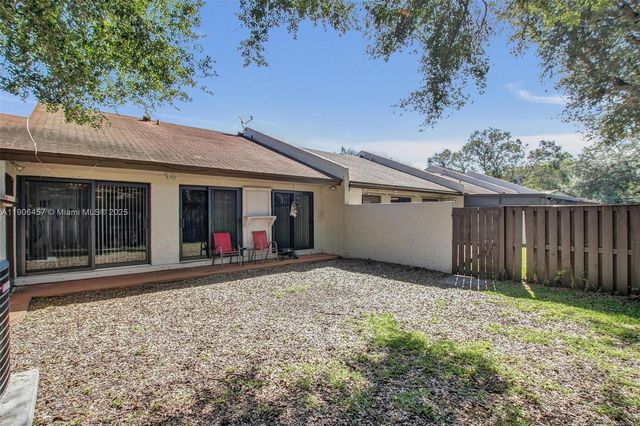 1590 NW 98th Ter, Pembroke Pines, FL 33024