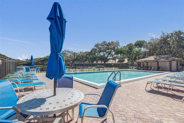 1590 NW 98th Ter, Pembroke Pines, FL 33024