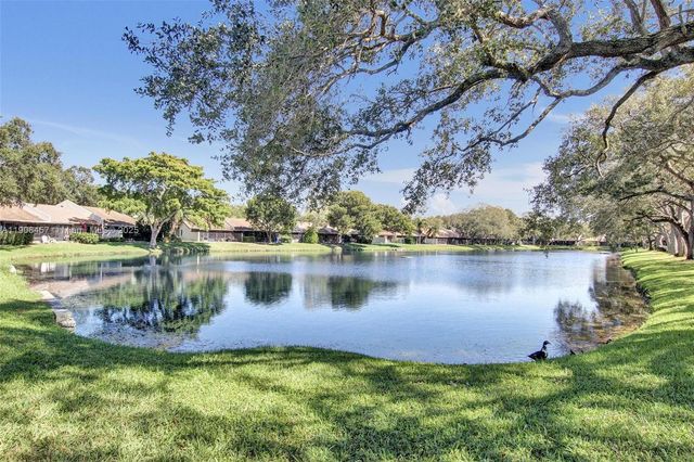 1590 NW 98th Ter, Pembroke Pines, FL 33024