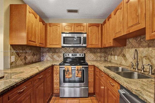 1590 NW 98th Ter, Pembroke Pines, FL 33024