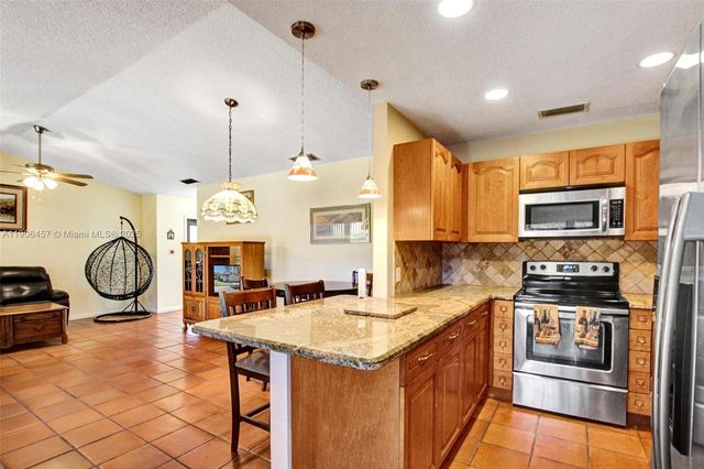 1590 NW 98th Ter, Pembroke Pines, FL 33024