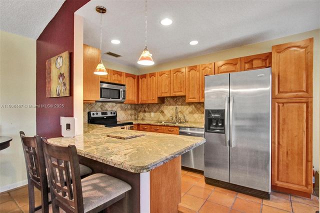 1590 NW 98th Ter, Pembroke Pines, FL 33024