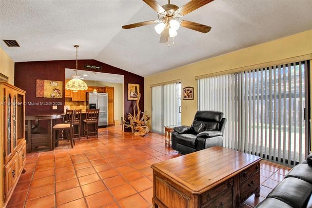 1590 NW 98th Ter, Pembroke Pines, FL 33024