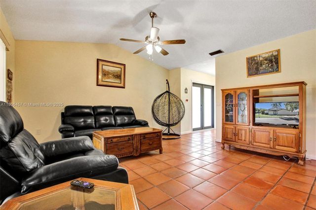 1590 NW 98th Ter, Pembroke Pines, FL 33024