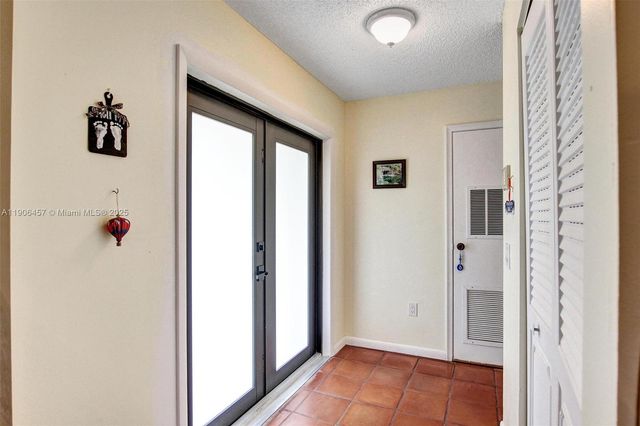 1590 NW 98th Ter, Pembroke Pines, FL 33024