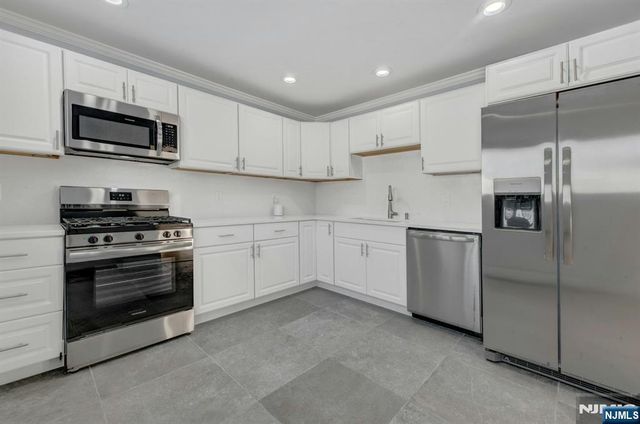 16 Cypress Peak Lane, Montvale, NJ 07645