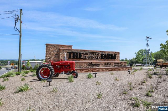 16 Cypress Peak Lane, Montvale, NJ 07645