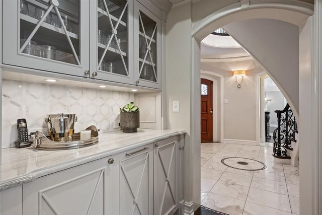 110 KENILWORTH Avenue, Kenilworth, IL 60043