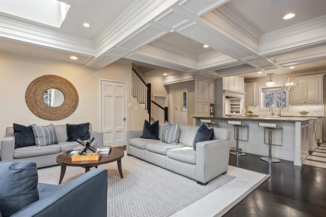 110 KENILWORTH Avenue, Kenilworth, IL 60043