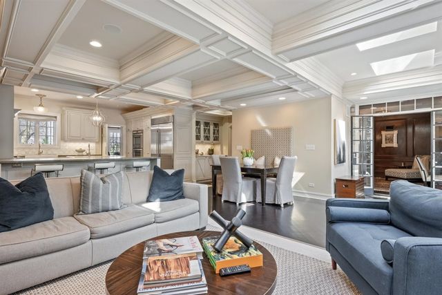 110 KENILWORTH Avenue, Kenilworth, IL 60043