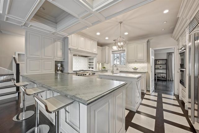 110 KENILWORTH Avenue, Kenilworth, IL 60043