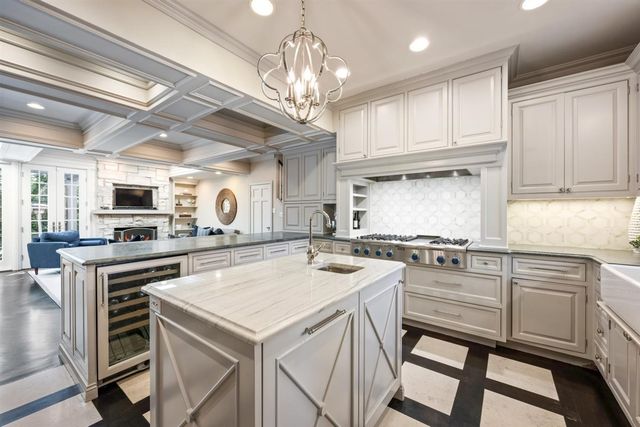 110 KENILWORTH Avenue, Kenilworth, IL 60043