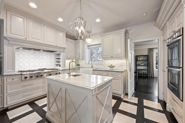 110 KENILWORTH Avenue, Kenilworth, IL 60043