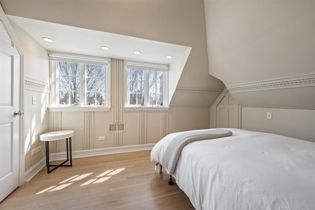 110 KENILWORTH Avenue, Kenilworth, IL 60043