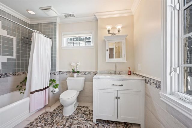 110 KENILWORTH Avenue, Kenilworth, IL 60043