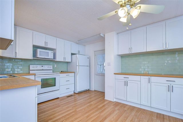 37816 BARCELONA AVENUE, Zephyrhills, FL 33541