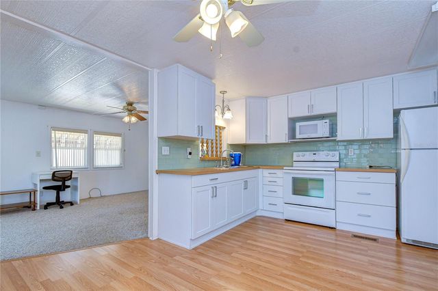 37816 BARCELONA AVENUE, Zephyrhills, FL 33541