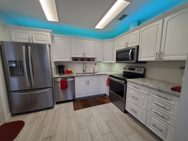 2665 SE 27th Lane, Boynton Beach, FL 33435