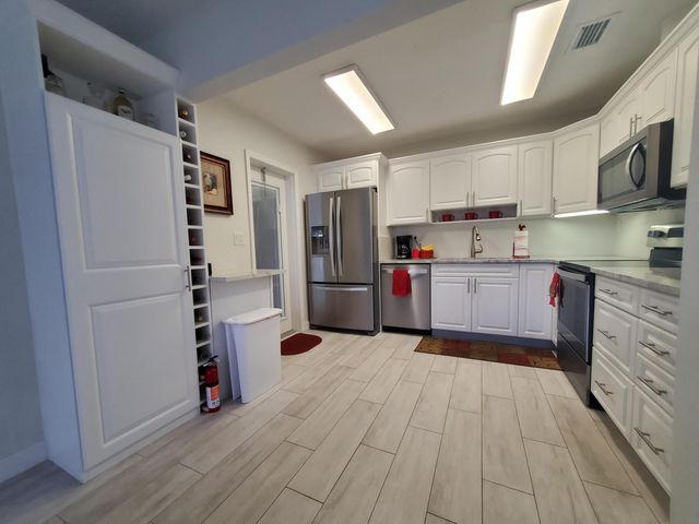 2665 SE 27th Lane, Boynton Beach, FL 33435