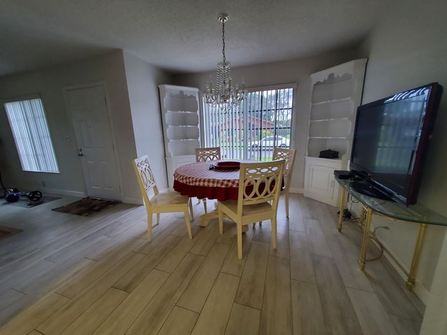 2665 SE 27th Lane, Boynton Beach, FL 33435