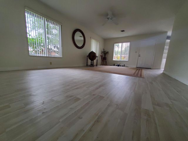 2665 SE 27th Lane, Boynton Beach, FL 33435