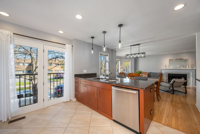 2316 N Lakewood Avenue, Chicago, IL 60614