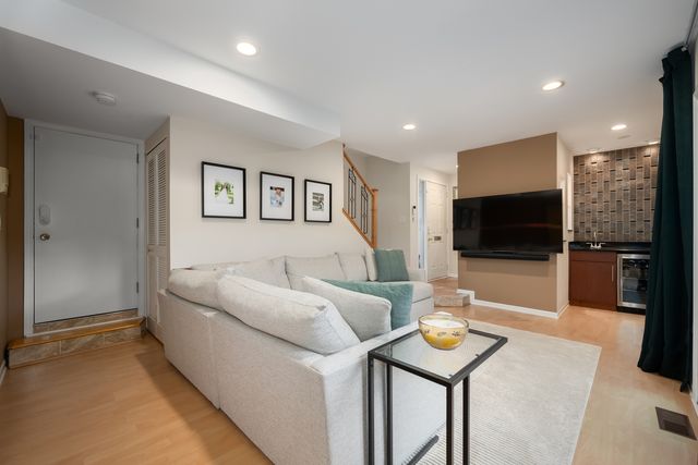 2316 N Lakewood Avenue, Chicago, IL 60614