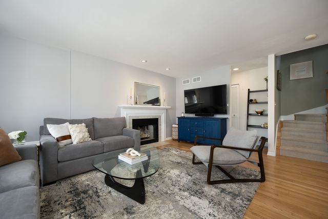 2316 N Lakewood Avenue, Chicago, IL 60614