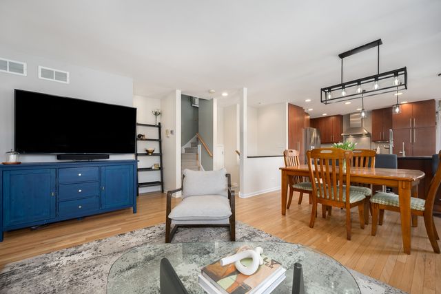 2316 N Lakewood Avenue, Chicago, IL 60614