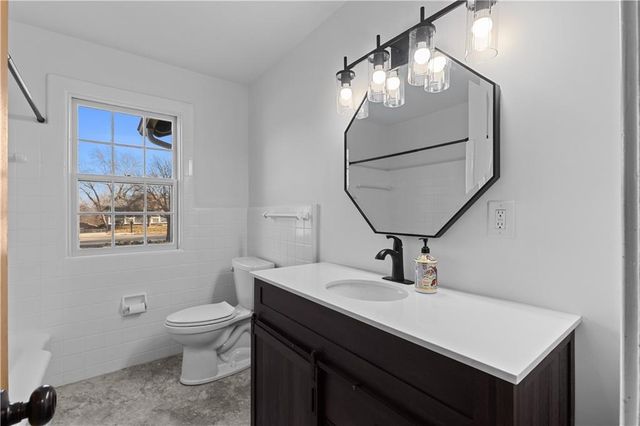 17504 E R D Mize Road, Independence, MO 64057