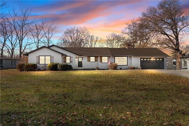 17504 E R D Mize Road, Independence, MO 64057