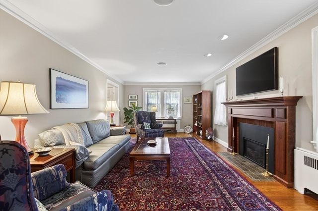 152 Beverly Rd, Brookline, MA 02467