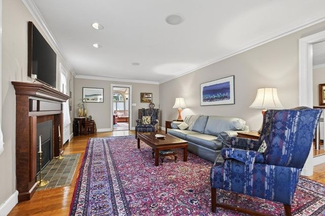 152 Beverly Rd, Brookline, MA 02467