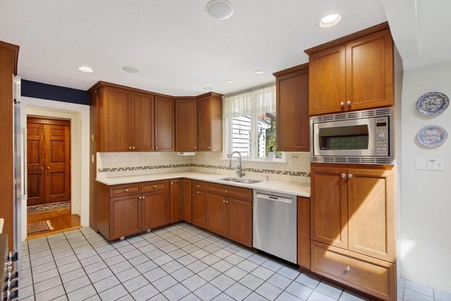 152 Beverly Rd, Brookline, MA 02467
