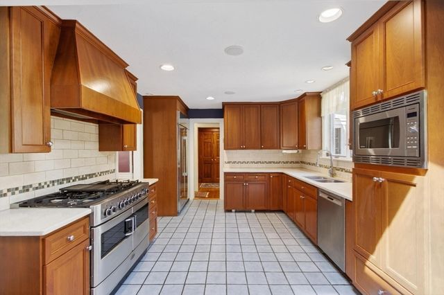 152 Beverly Rd, Brookline, MA 02467