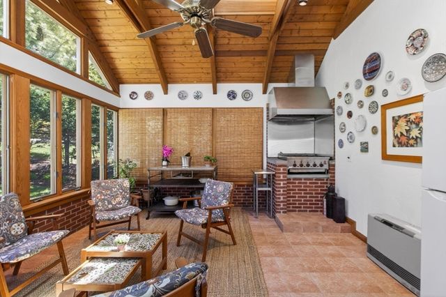 152 Beverly Rd, Brookline, MA 02467