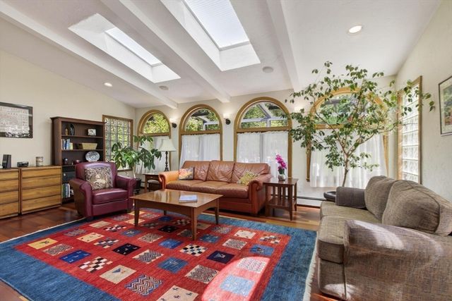 152 Beverly Rd, Brookline, MA 02467