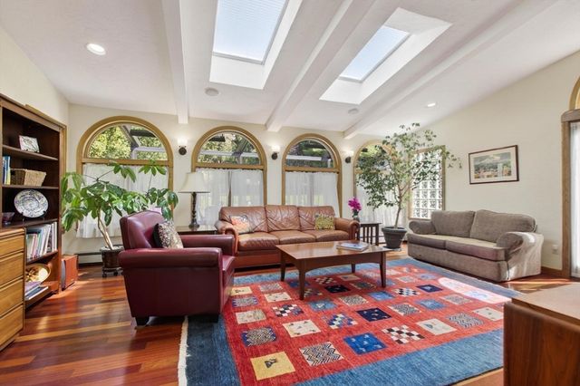 152 Beverly Rd, Brookline, MA 02467
