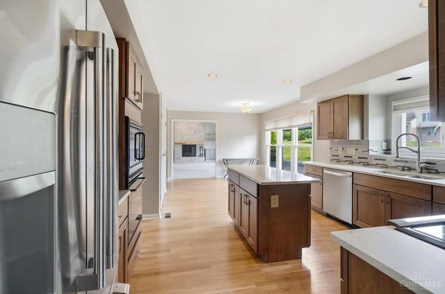 10934 Fallstone Drive, Springdale, OH 45246