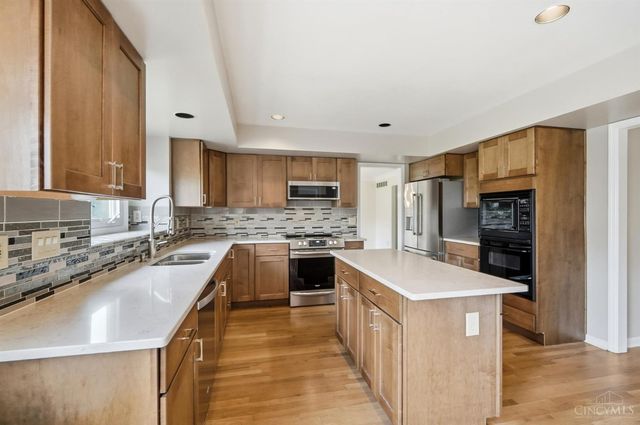 10934 Fallstone Drive, Springdale, OH 45246